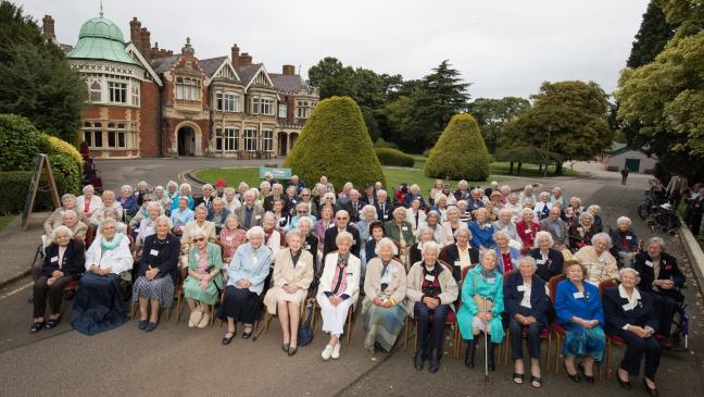 bletchley-park-staff-who-helped-defeat-hitler-meet-78-years-after-wars-outbreak-136420931854503901-170903203019.jpg