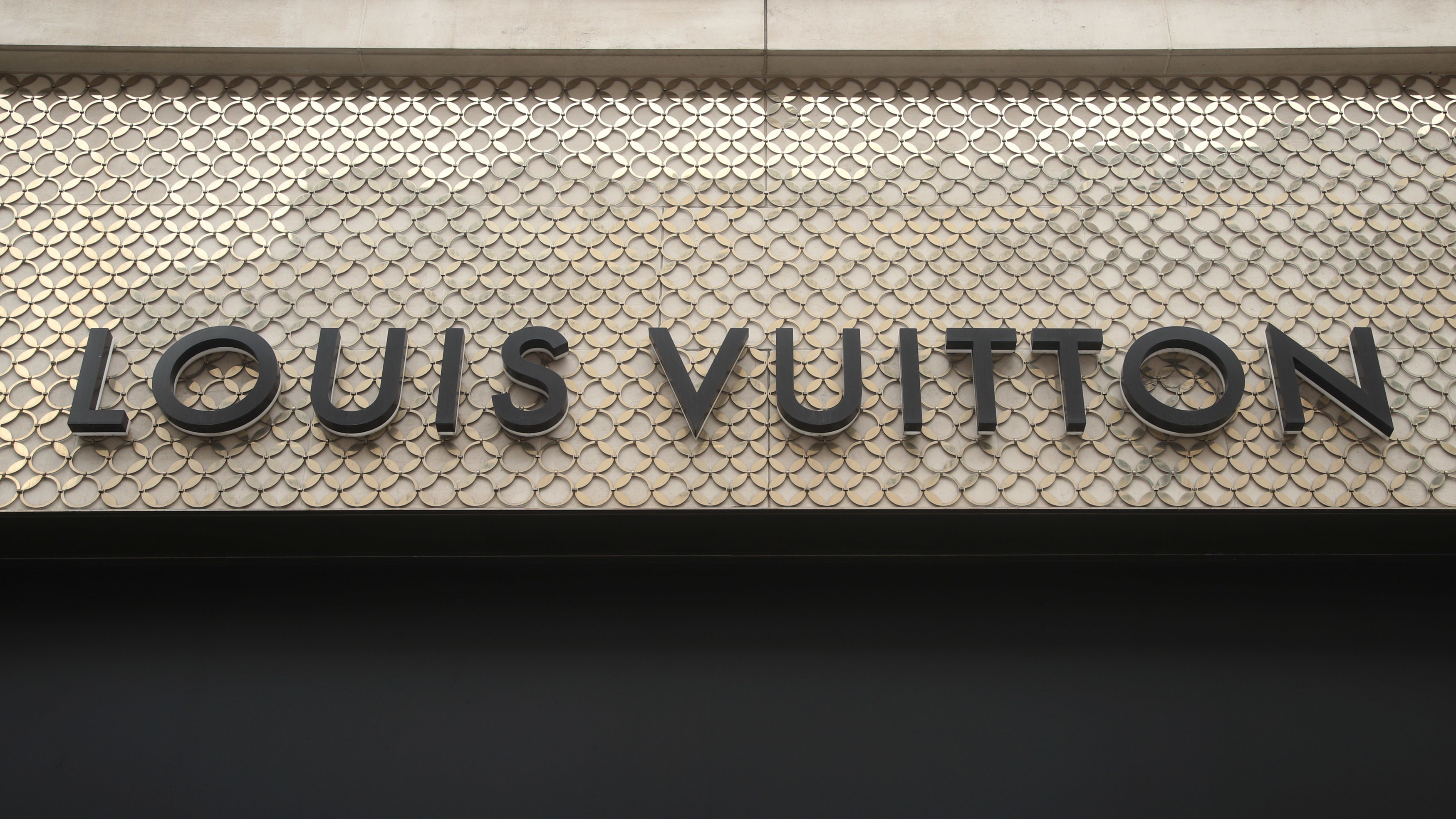 Luxury giant LVMH seals deal to acquire Tiffany & Co | BT