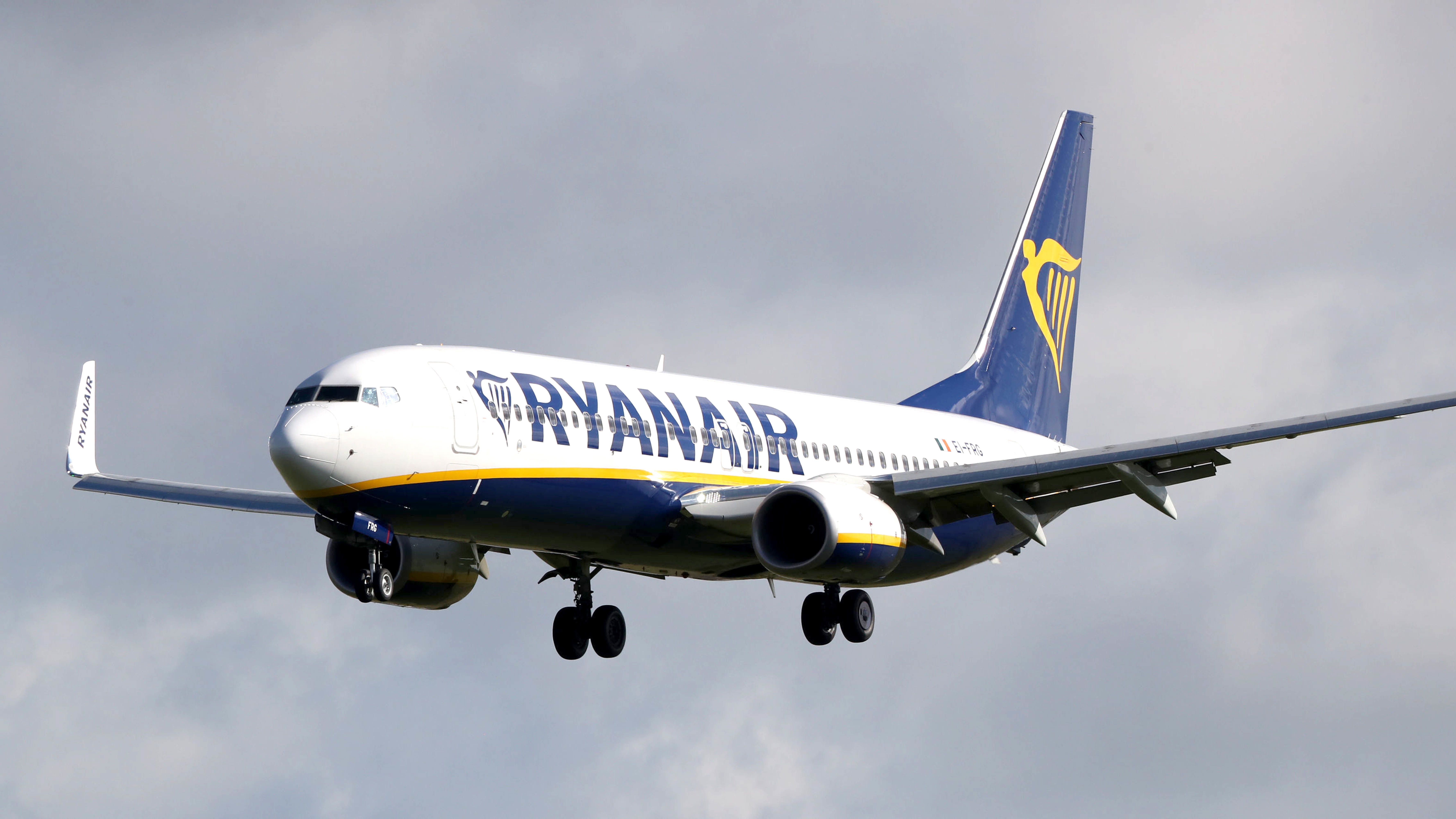 Police identify man filmed in racist rant on Ryanair flight