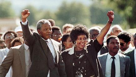 on-this-day-nelson-mandela-released-from-prison-136396089095010401-150210171807.jpg