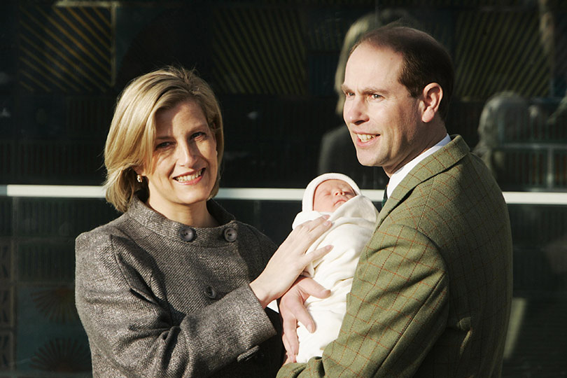 the-earl-and-countess-of-wessex-leave-frimley-park-hospital-with-their-newborn-baby-boy-james-viscount-severn-born-december-17-2007-136388313516002601-140310121835.jpg