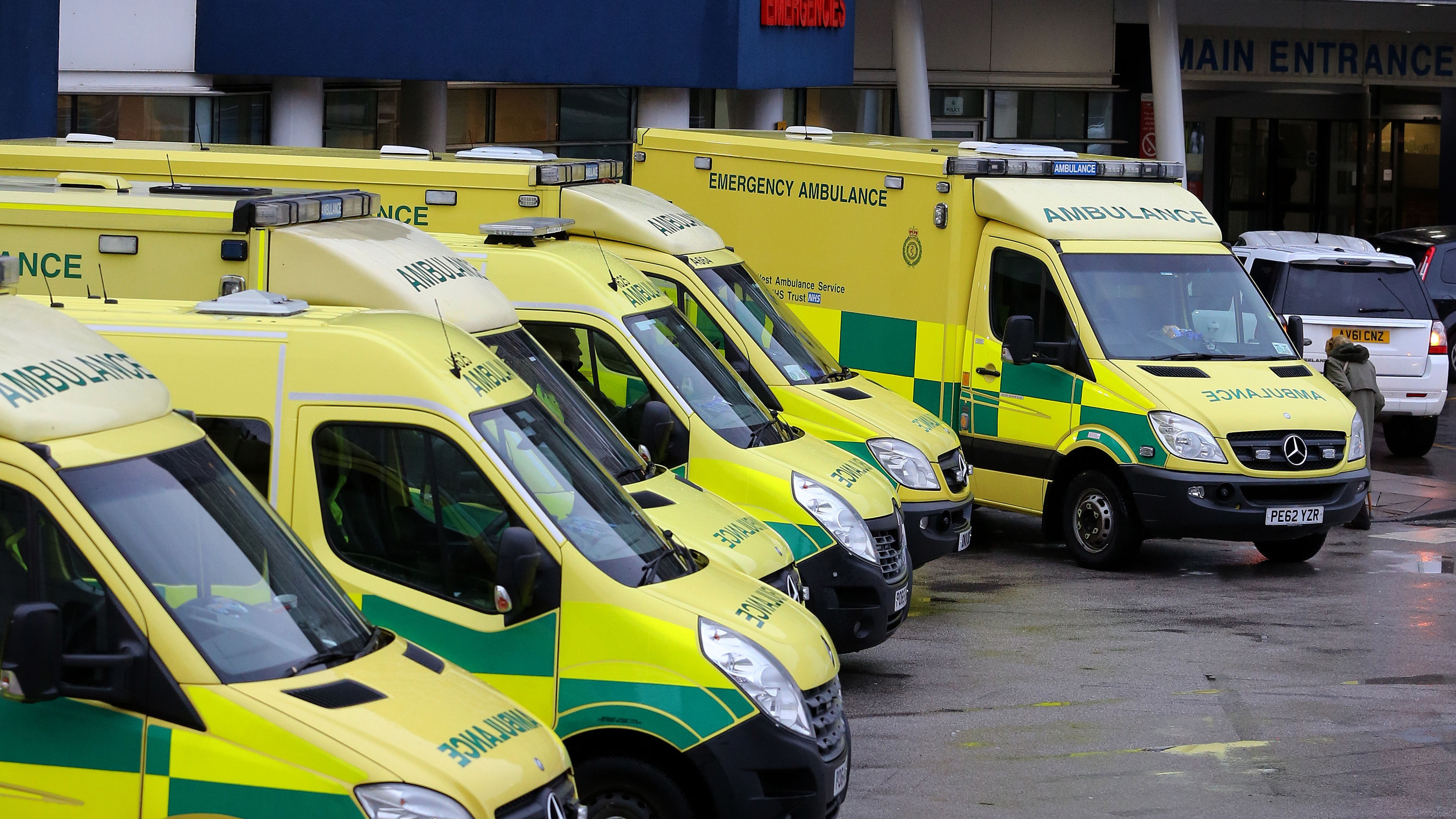 nhs-increases-spend-on-private-ambulances-and-taxis-to-more-than-92m-136438817114302601-190827001105.jpg