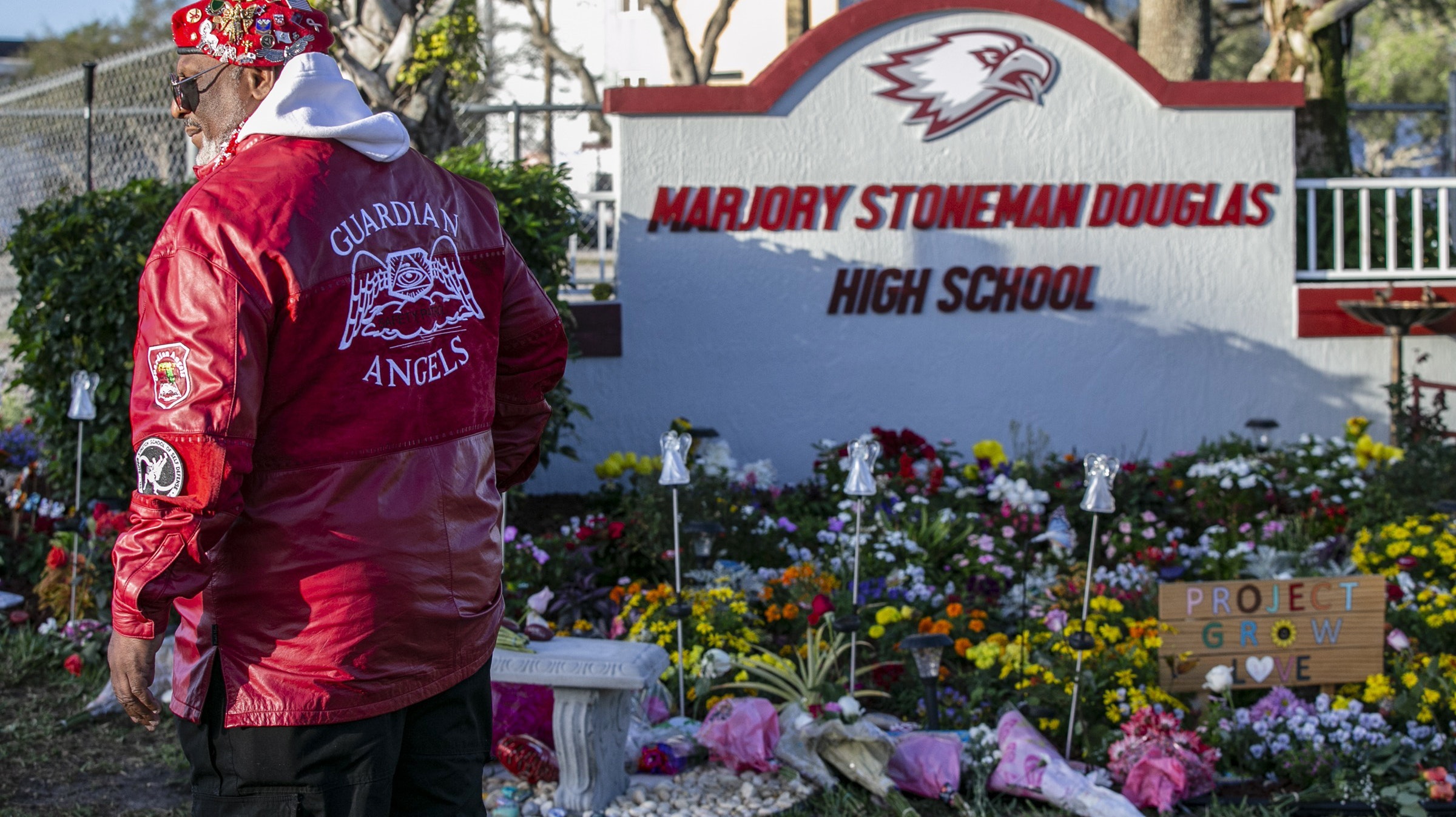 Victims of US high school massacre remembered one year on | BT2400 x 1346