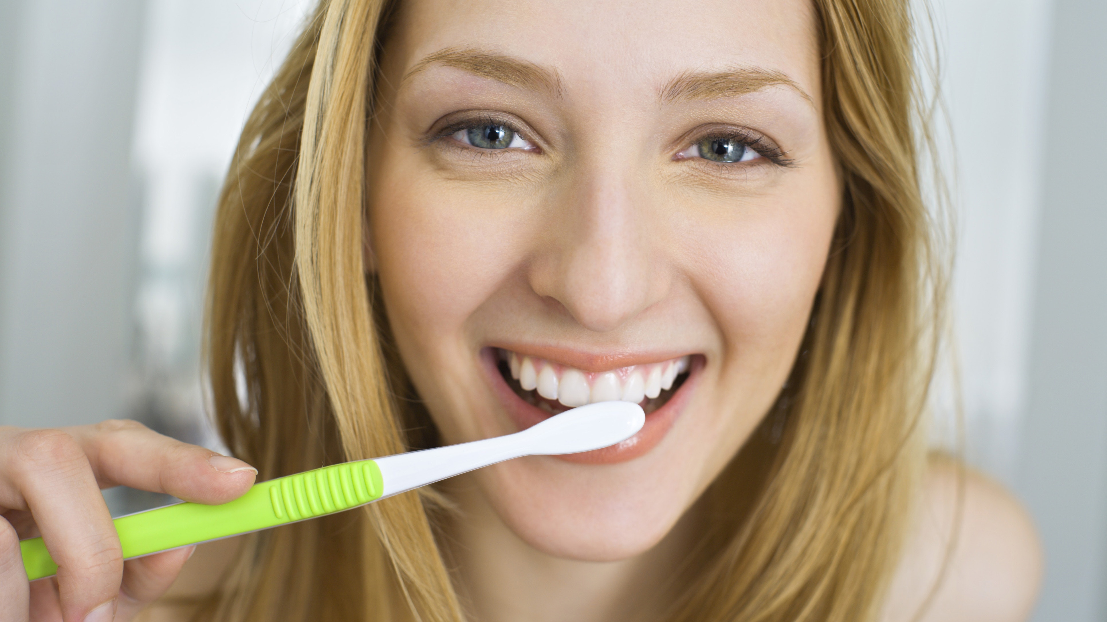 https://home.bt.com/images/world-oral-health-day-5-things-dentists-really-wish-you-knew-about-brushing-your-teeth-136425928164402601-180320081027.jpg